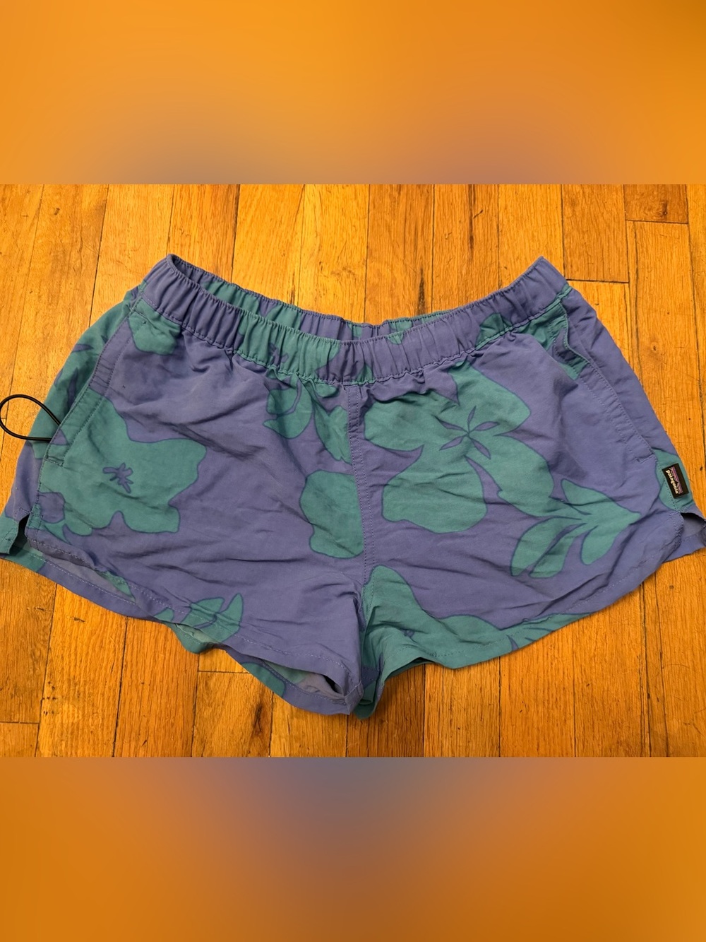 Patagonia Women’s Barely Baggies shorts Floral Print - Purple/Teal - medium